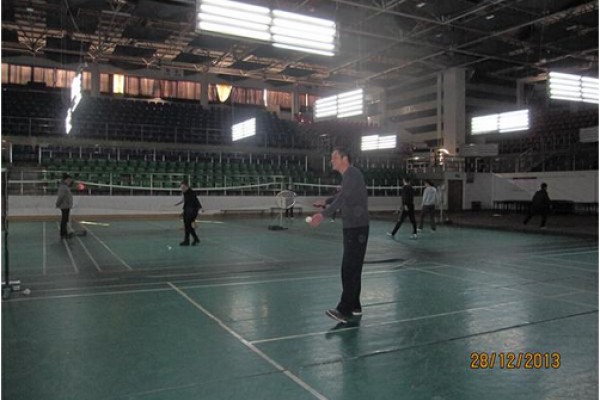 队职工参加羽毛球比赛